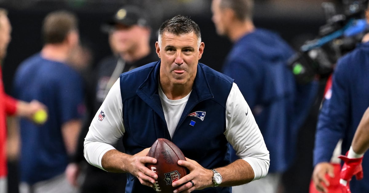 As Mike Vrabel returns, New England Patriots and Tennessee Titans are on different paths