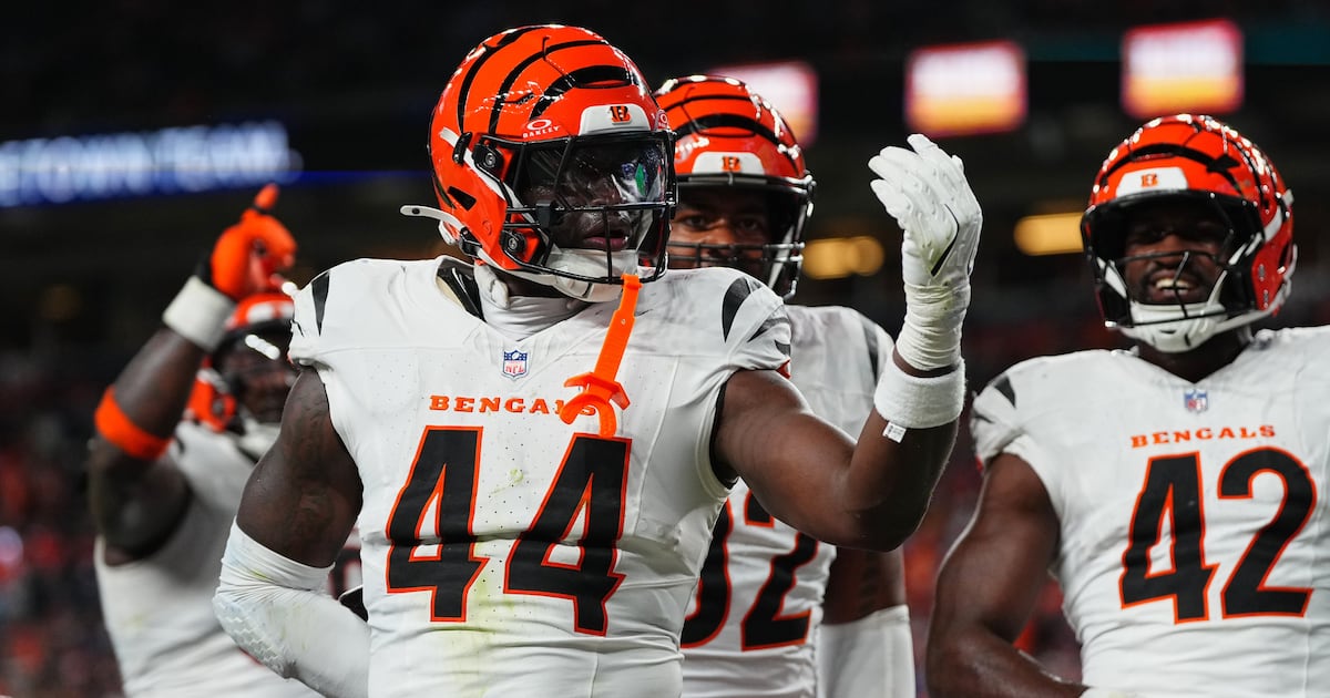 Rookie linebackers Knight, Carter continue to improve as they gain experience