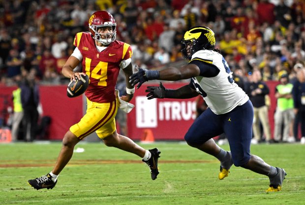 Quarterback Jayden Maiava #14 of the USC Trojans scrambles against...
