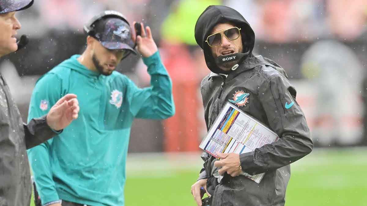 Miami Dolphins head coach Mike McDaniel reacts during the first half against the Cleveland Browns at Huntington Bank Field