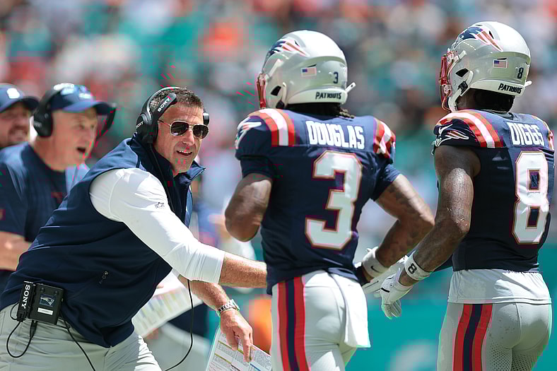 New England Patriots head coach Mike Vrabel