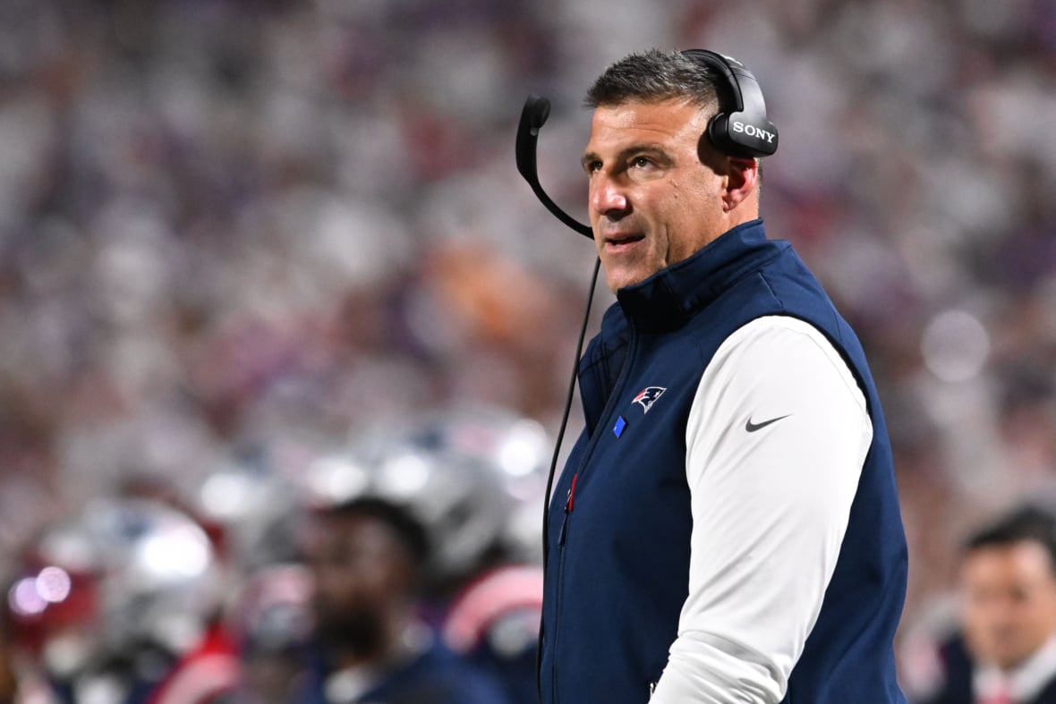 Vrabel's 'Human Beings' Approach a Stark Change From Belichick Era