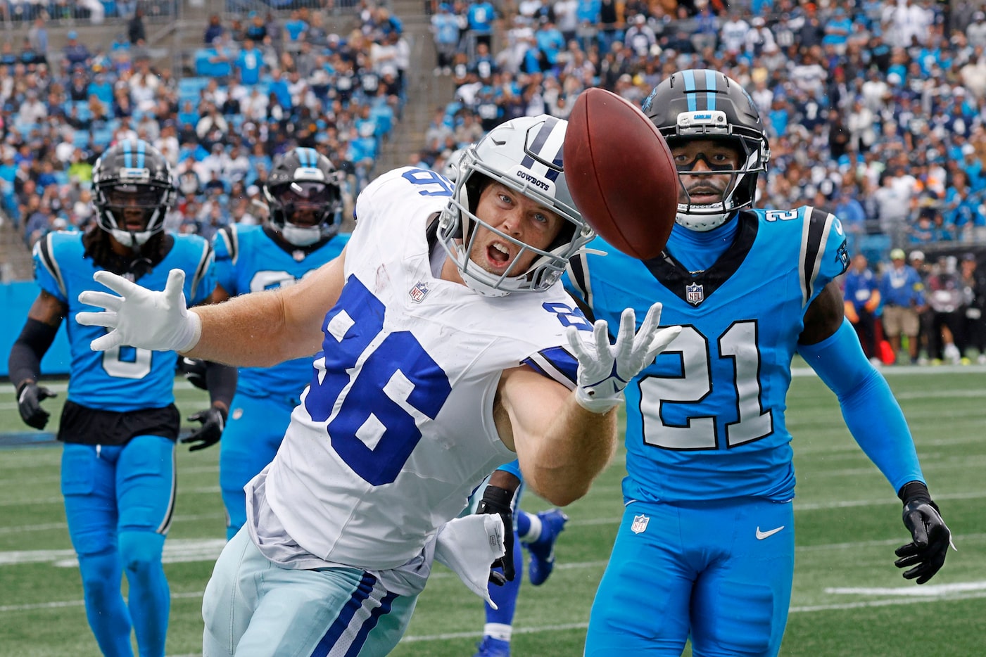 Dallas Cowboys tight end Luke Schoonmaker (86) fails to make the catch against Carolina...