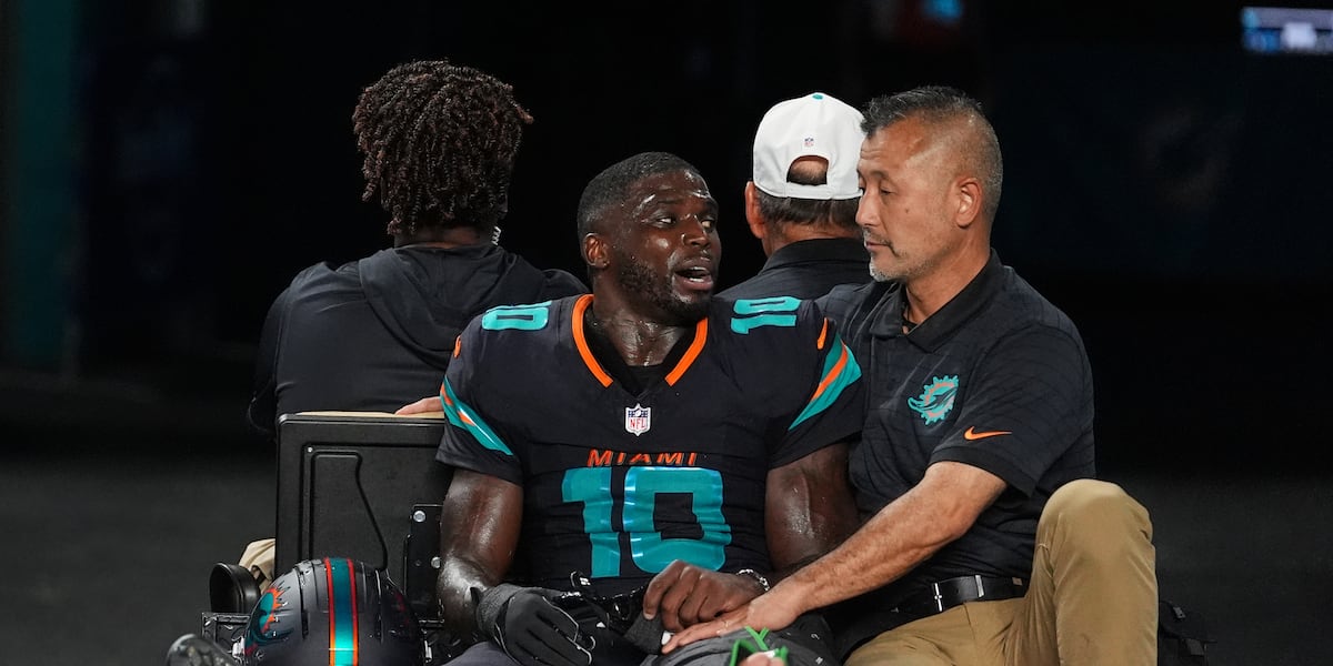 Mahomes says he’s praying for Tyreek Hill following season-ending knee injury