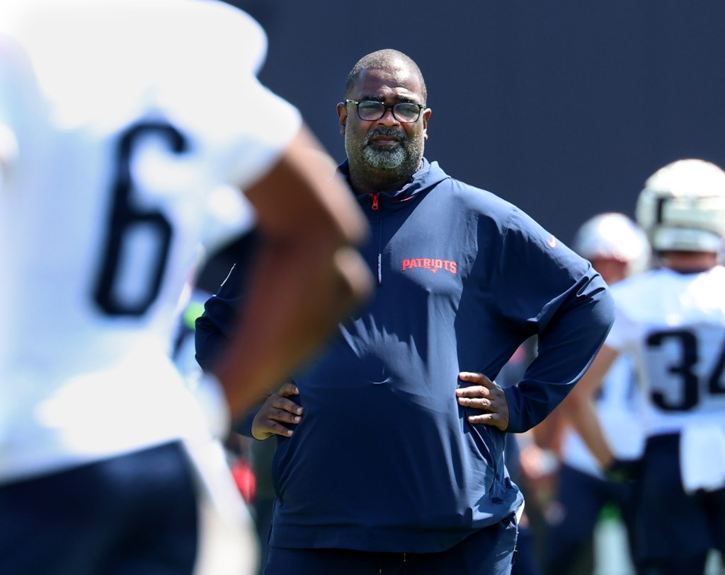 How a Patriots coach's battle with cancer is inspiring their defense