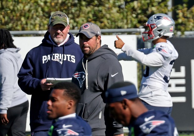 Patriots inside linebacker coach Zak Kuhr (C) as the Patriots take practice at Gillette. (Staff Photo By Stuart Cahill/Boston Herald) .