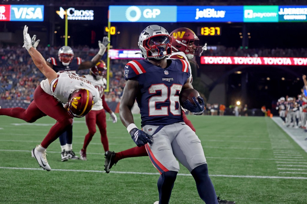 Patriots add Antonio Gibson's replacement at running back to active roster