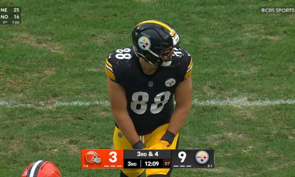 Pat Freiermuth Did Something For Aaron Rodgers No Teammate Of His Had Ever Done Before, Shares Reporter 