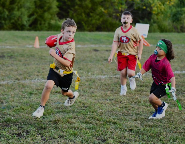 49ers Nick Bublavi looks upfield on a big gainer. (Photo by Rick Cawley)