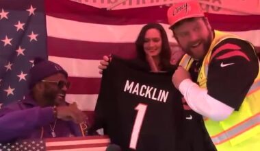 Bengals players help build ramp for veteran