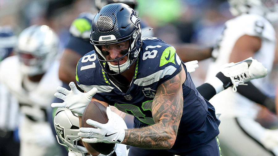 Seattle Seahawks Eric Saubert 2025 preseason Raiders...