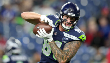 Seattle Seahawks Eric Saubert warming up Houston Texans 2025...