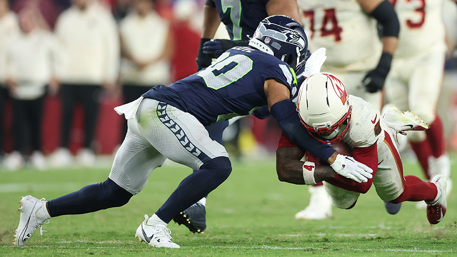 Seattle Seahawks Julian Love tackle Arizona Cardinals 2025...