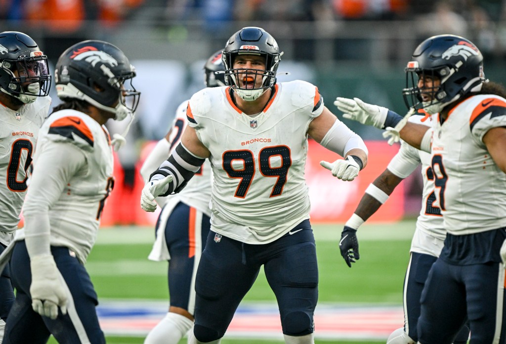 Updates and highlights from the NFL Week 7 game