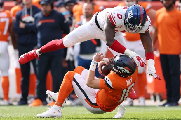 Brian Burns #0 of the New York Giants tackles Bo...
