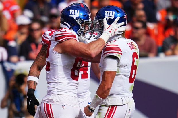 New York Giants tight end Daniel Bellinger, left, celebrates with...