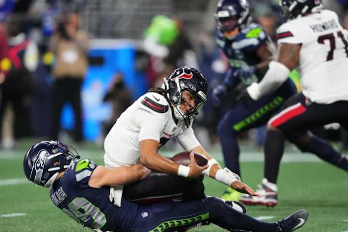 ‘We let the defense down, we was complacent’ Texans offense stagnant in loss to Seahawks, team sticking with Nick Caley