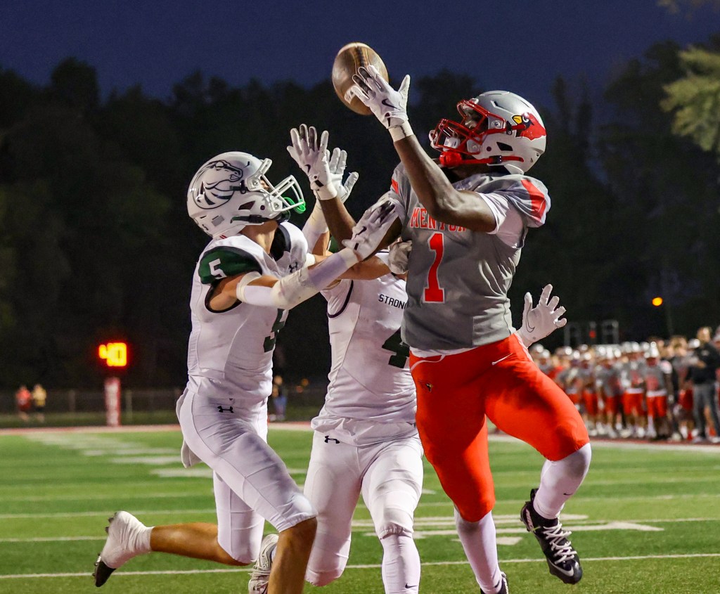 Cardinals maul Mustangs in key GCC bout – News-Herald