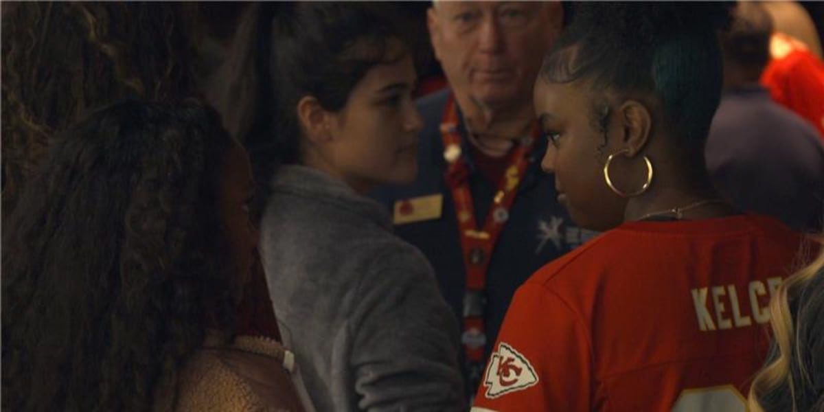 Girls flag football players break barriers with Chiefs through history field trip