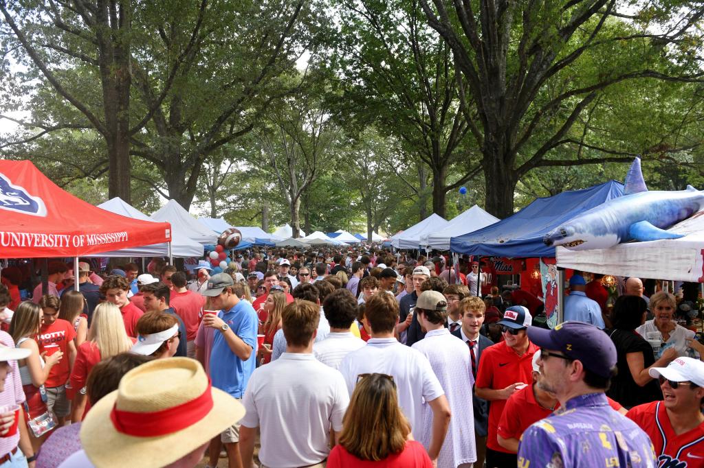 Tailgating traditions run deep in college football. A visit to The Grove and LSU’s Cajun feasts – Hartford Courant