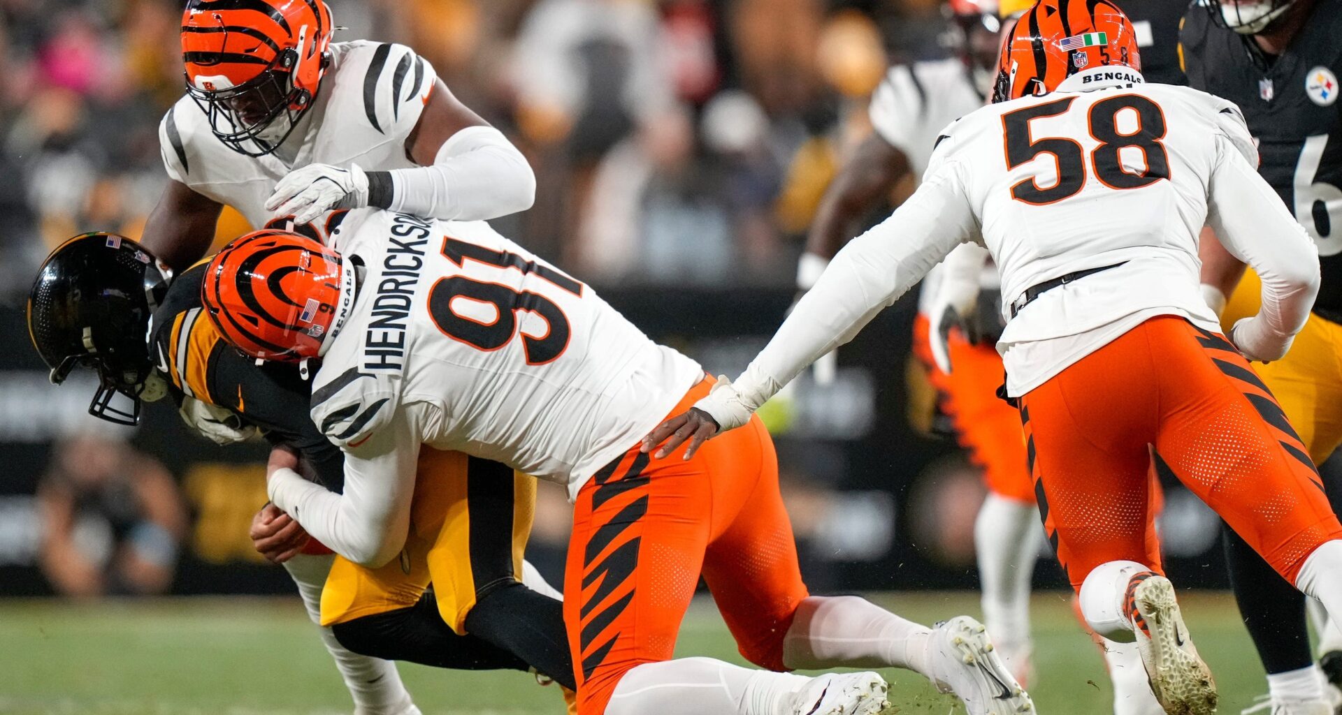 Bengals Trey Hendrickson against the Steelers