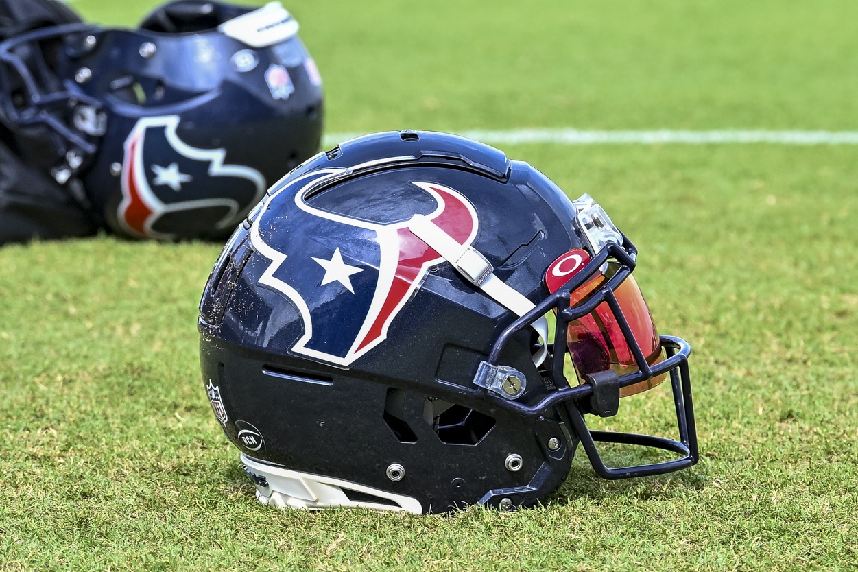 Texans make surprising decision on coach amid major struggles