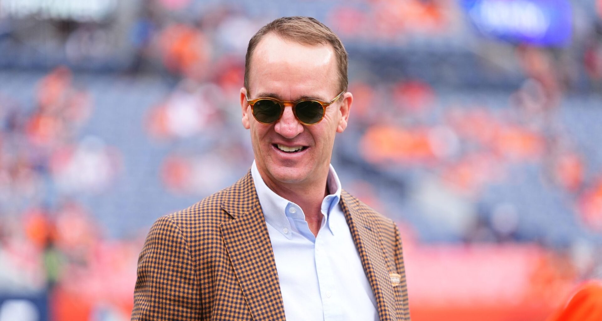 Peyton Manning urged to run Cleveland Browns