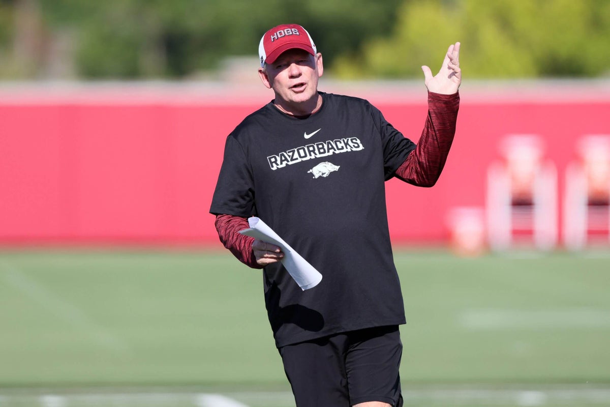 Message Board Monday: Bobby Petrino-obsessed Arkansas fans and others on islands of shame