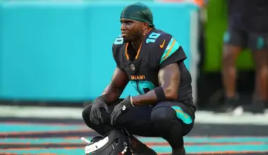 Dolphins predicted to make heartbreaking $16M Tyreek Hill contract decision after brutal injury image