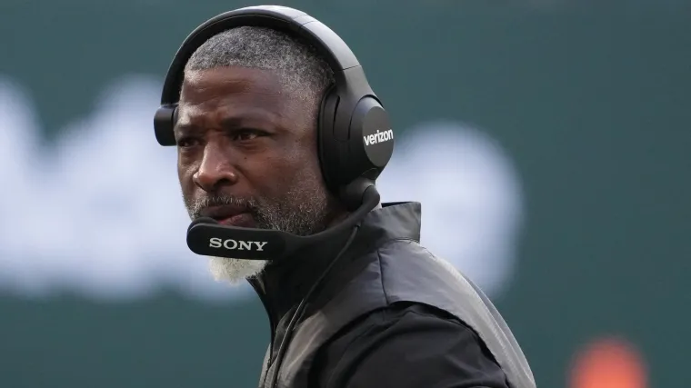 Jets reportedly won't fire Aaron Glenn anytime soon despite disastrous start image