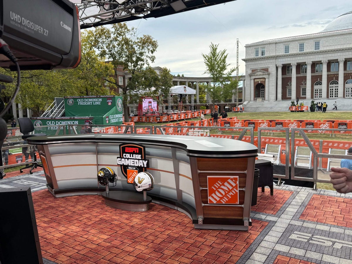 Vanderbilt student drills 33-yard FG in socks to win $500K on ‘College GameDay’