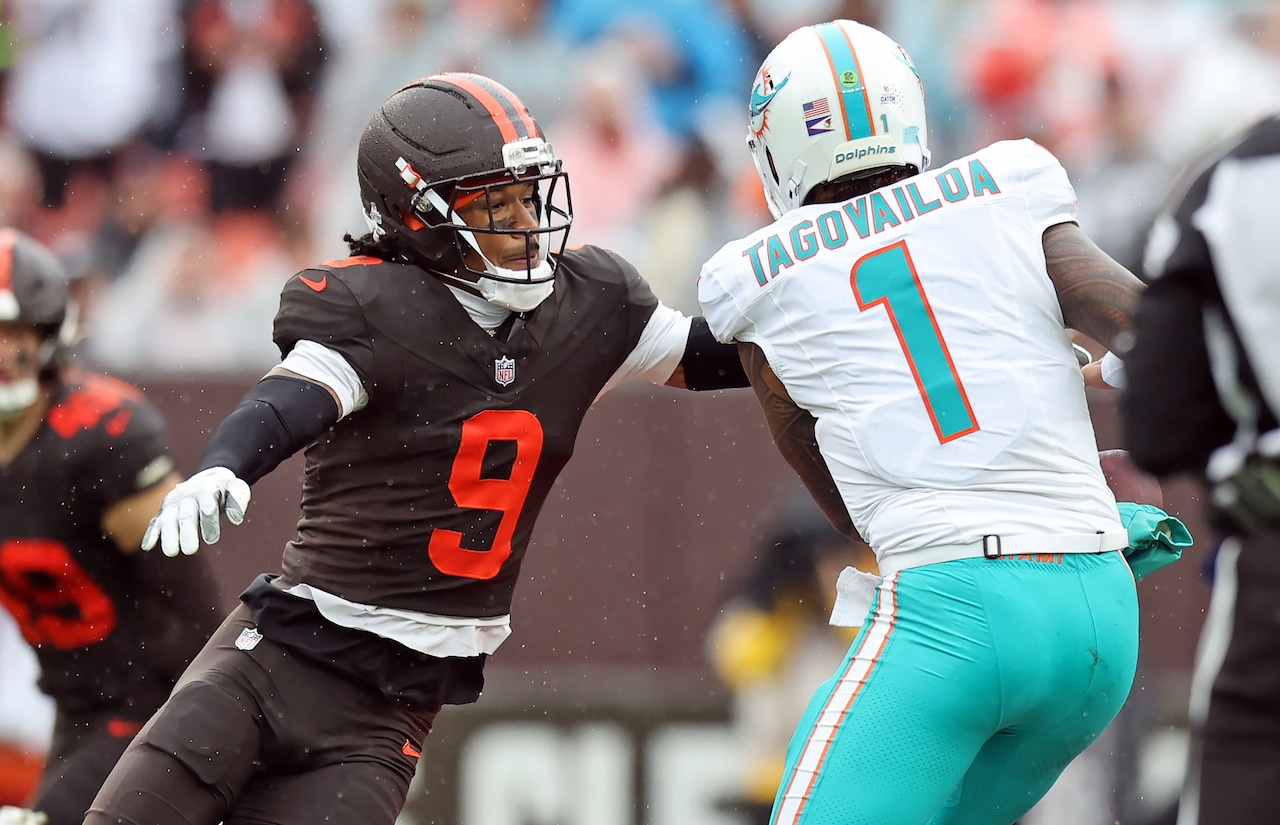 Browns defense suffocates Dolphins while offense continues to raise alarms