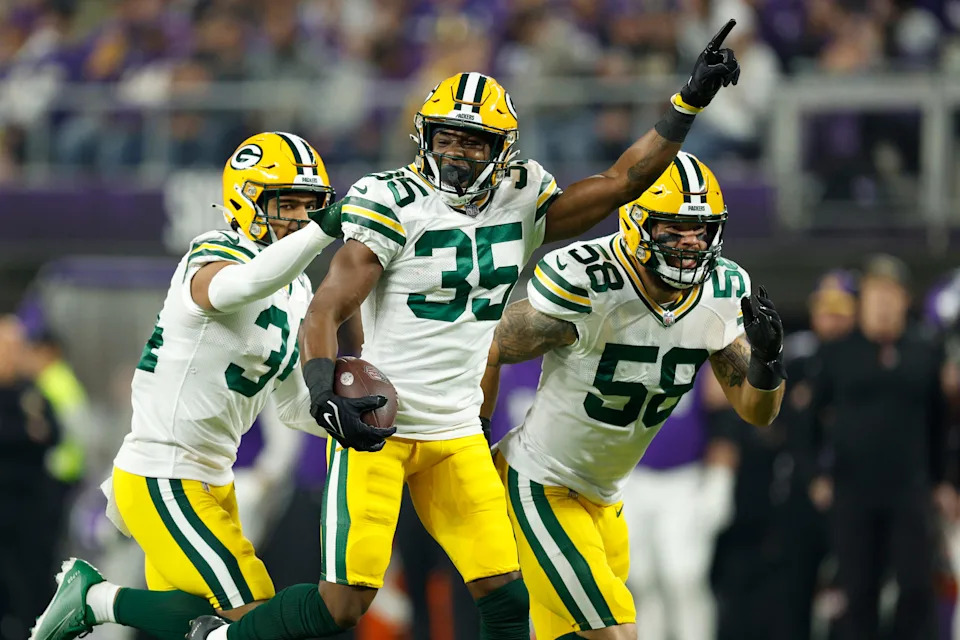 MINNEAPOLIS, MINNESOTA - DECEMBER 31: Corey Ballentine #35 of the Green Bay Packers celebrates with teammates after an interception during the first quarter against the Minnesota Vikings at U.S. Bank Stadium on December 31, 2023 in Minneapolis, Minnesota. (Photo by David Berding/Getty Images)