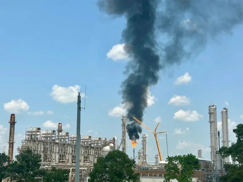 A oil refinery in Baytown, a suburb of Houston, is one of the world’s largest polluters. (Adam Mahoney/Capital B)