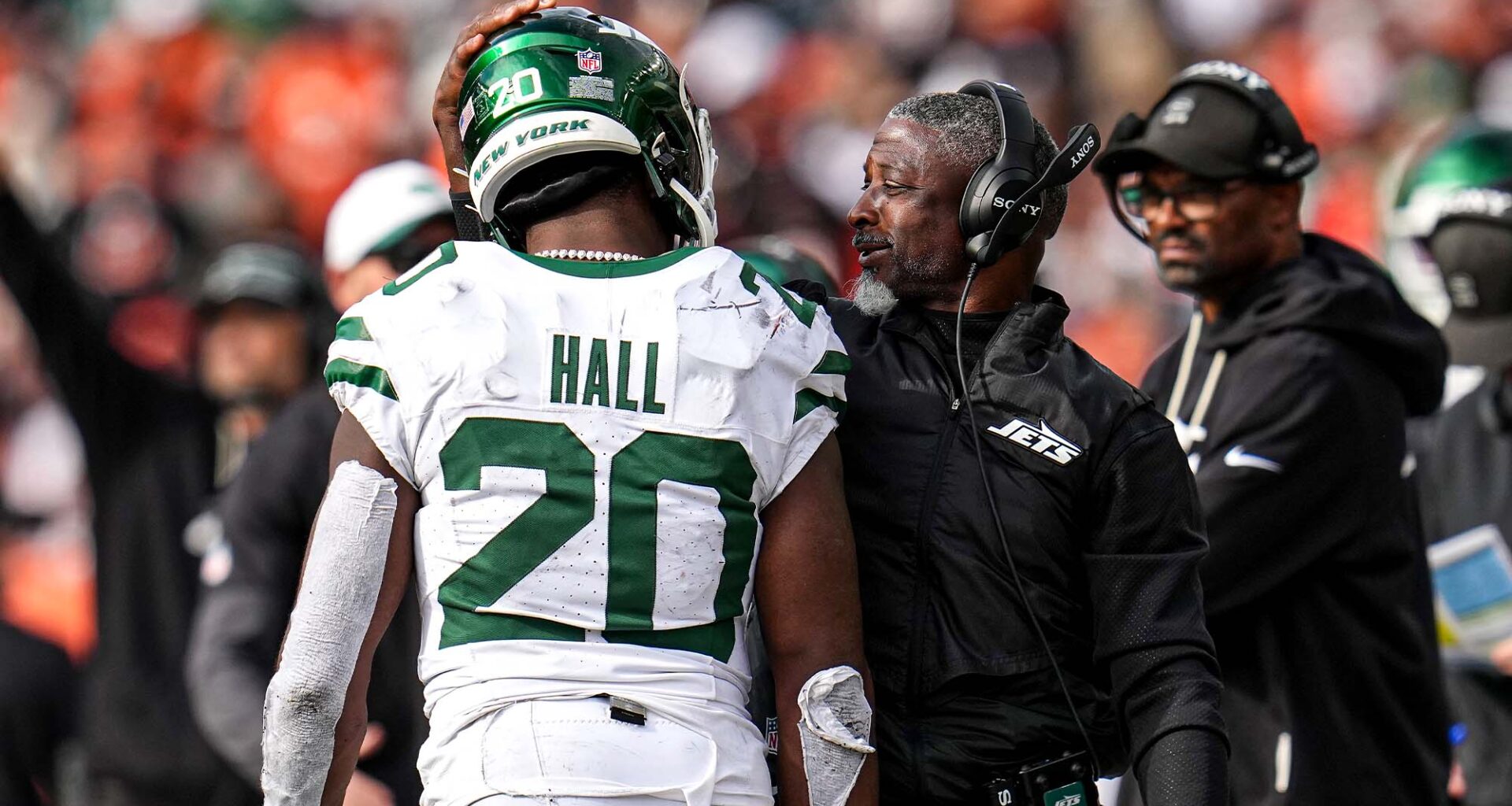 Aaron Glenn shows massive game management growth in first win