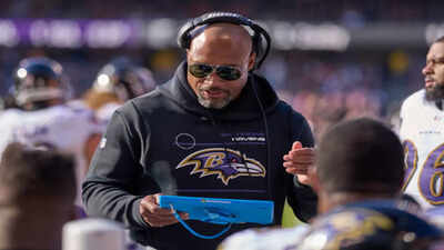 Could Dolphins’ Anthony Weaver jump ship after 2025 disaster? Titans eye defensive coach for head job