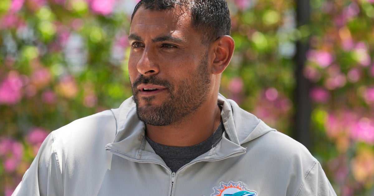 Prosecutors drop charges against Dolphins assistant coach Ryan Crow in domestic battery case