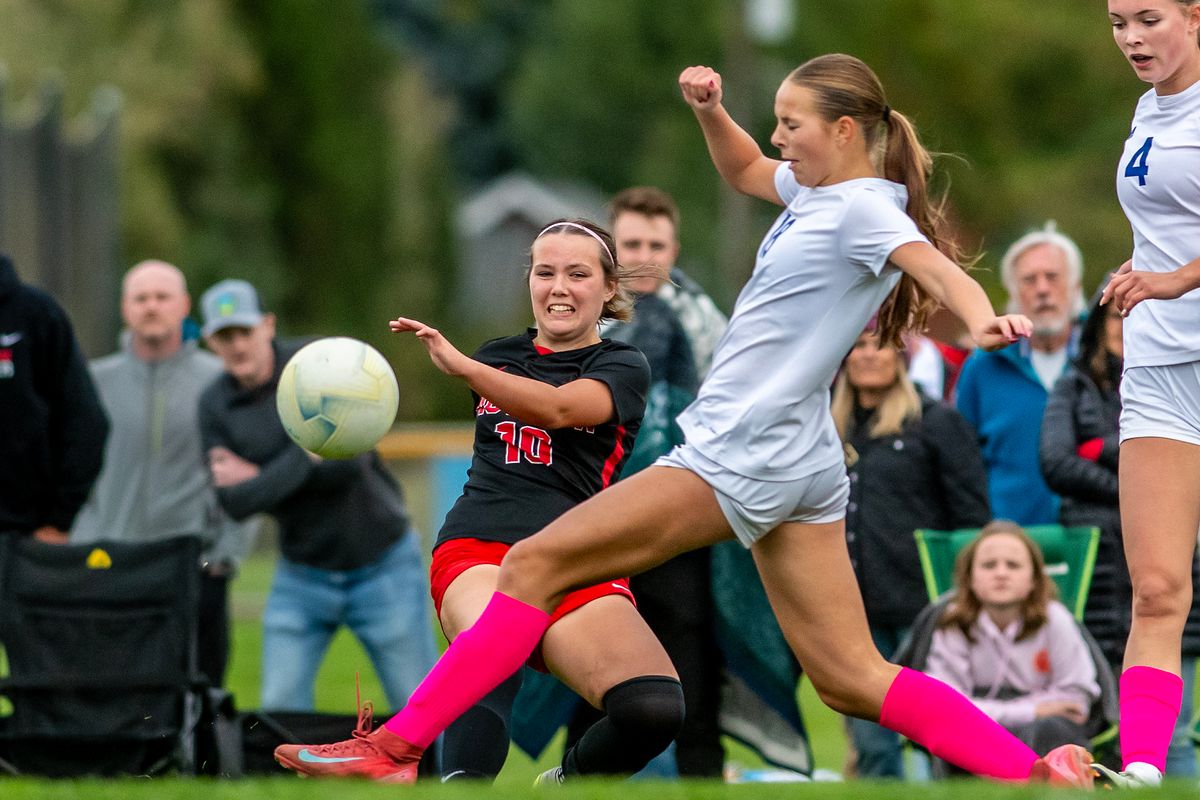 Surging Bears, Vikings draw at Moscow senior night