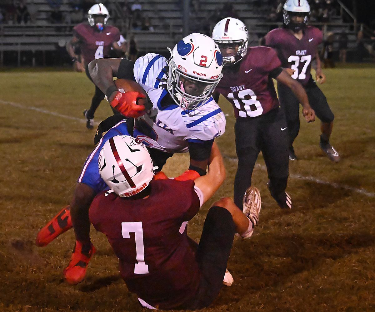 Lewis leads Vikings with four TDs as Vidalia de...