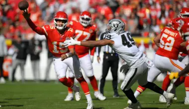 Mahomes on fire, Washington in desperation m...