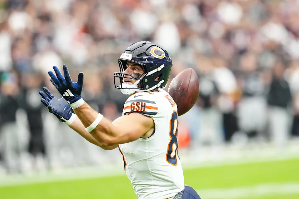 Sep 28, 2025; Paradise, Nevada, USA; Chicago Bears tight end Cole Kmet (85) misses a throw during the first quarter against the Las Vegas Raiders at Allegiant Stadium. Mandatory Credit: Stephen R. Sylvanie-Imagn Images