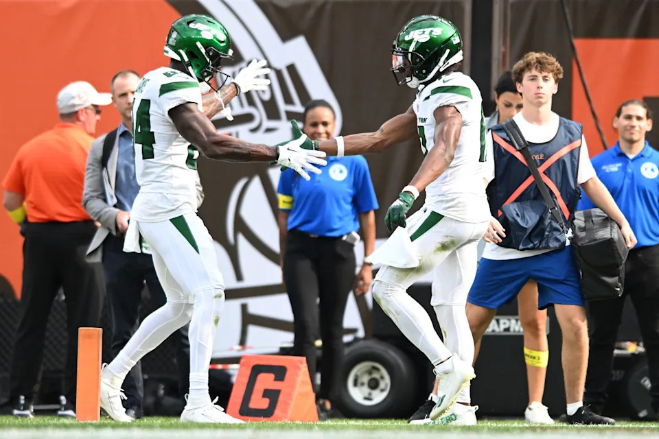 CLEVELAND, OHIO - SEPTEMBER 18: Corey Davis #84 (L) and Garrett Wilson #17 of the New York Jets high five after a play against the Cleveland Browns during the second half at FirstEnergy Stadium on September 18, 2022 in Cleveland, Ohio. (Photo by Nick Cammett/Getty Images)Nick Cammett&sol;Getty Images