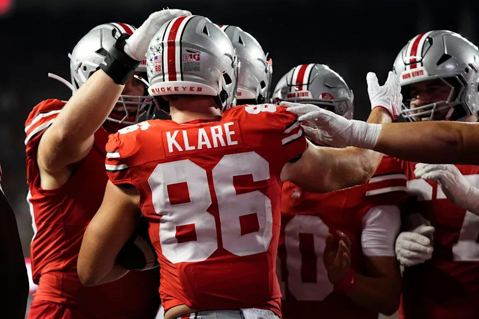 Teammates celebrate a touchdown by Ohio State Buckeyes tight end Max Klare (86) during the NCAA football game against the Ohio Bobcats at Ohio Stadium on Sept. 13, 2025. Ohio State won 37-9.