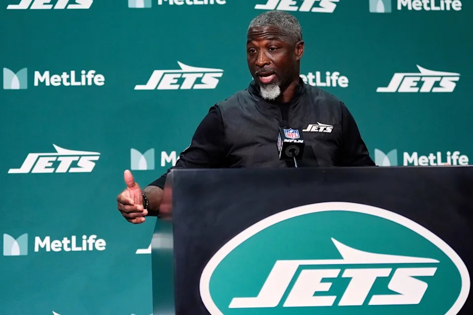 Aaron Glenn wants the Jets to use their London trip as an opportunity to bond. AP