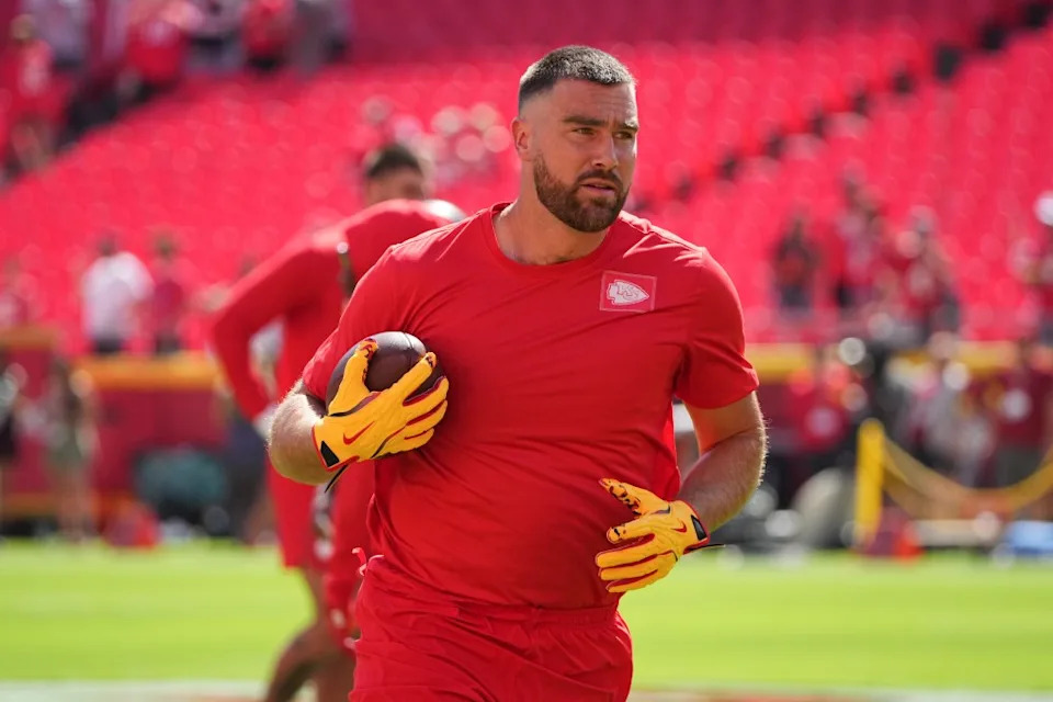 Chiefs tight end Travis Kelce (87) warms up before the game against the Baltimore Ravens at GEHA Field at Arrowhead Stadium. Denny Medley-Imagn Images