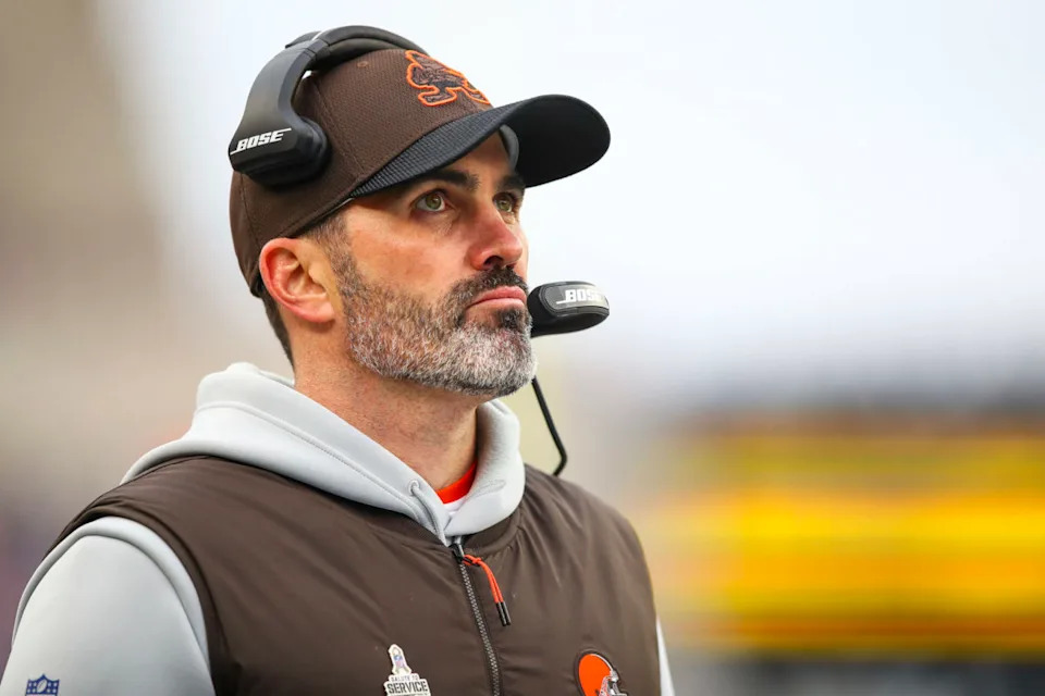 FOXBOROUGH, MA - NOVEMBER 14: Head Coach Kevin Stefanski of the Cleveland Browns reacts against the New England Patriots during the third quarter at Gillette Stadium on November 14, 2021 in Foxborough, Massachusetts. (Photo by Adam Glanzman/Getty Images)Photo by Adam Glanzman&sol;Getty Images