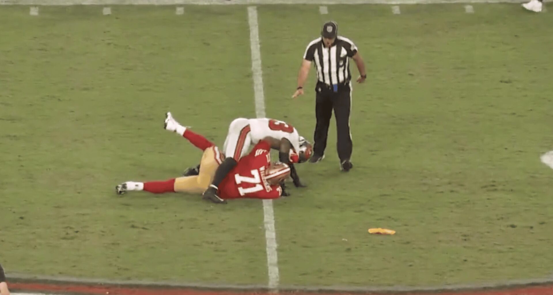 $82m All-Pro tackle embarrassingly floored by cornerback despite 120-pound weight advantage
