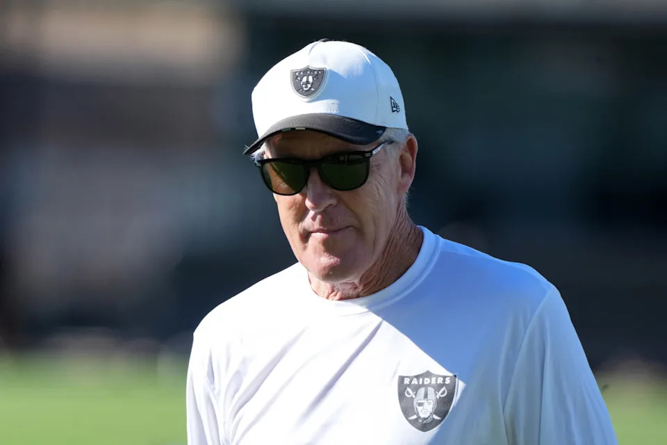 Las Vegas Raiders coach Pete Carroll© Kirby Lee-Imagn Images