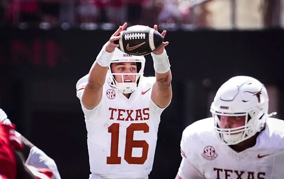 Texas quarterback Arch Manning (16) catches a high snap in the second half of an NCAA college football game against Ohio State, Saturday, Aug. 30, 2025., in Columbus, Ohio. (Sara Diggins/Austin American-Statesman)