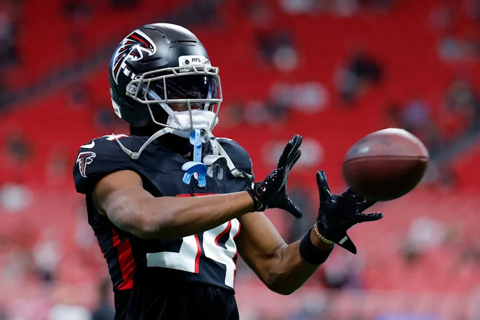 Ray-Ray McCloud #34 of the Atlanta Falcons warms up prior to the game against the Washington Commanders. Getty Images